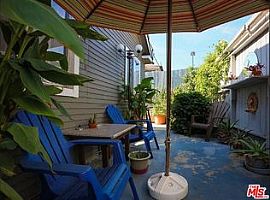 2 Beds 1 Bath in Los Angeles in Los Angeles, CA (Photo 3 of 10)