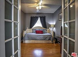 2 Beds 1 Bath in Los Angeles in Los Angeles, CA (Photo 5 of 10)