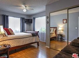 2 Beds 1 Bath in Los Angeles in Los Angeles, CA (Photo 6 of 10)