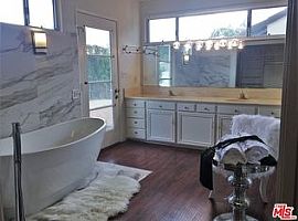 4 Beds 3.5 Baths in Tarzana in Tarzana, CA (Photo 10 of 10)