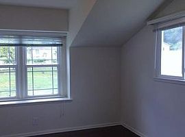 4 Beds 3.5 Baths in Tarzana in Tarzana, CA (Photo 4 of 10)