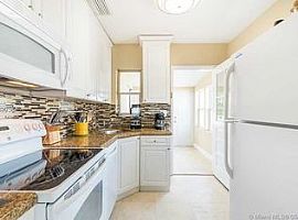 2 Beds 1 Bath in Miami in Miami, FL (Photo 8 of 11)