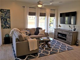 One Block From The Beach, Easy Stroll to Downtown Pismo! in Pismo Beach, CA (Photo 4 of 11)