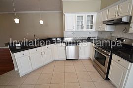 Single Family Home For Rent in Brandon, FL (Photo 3 of 7)