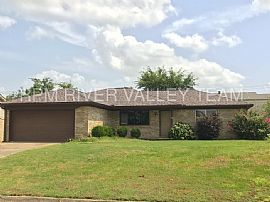 Single Family Home For Rent in Fort Smith, AR