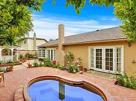 3 Beds 2 Baths in Huntington Beach, Ca in Huntington Beach, CA (Photo 2 of 12)