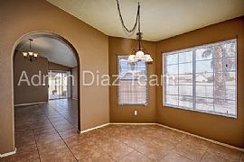 Single Family Home For Rent in Peoria, AZ (Photo 2 of 10)