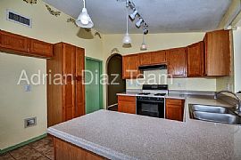 Single Family Home For Rent in Peoria, AZ (Photo 4 of 10)