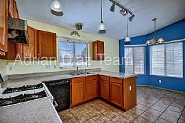 Single Family Home For Rent in Peoria, AZ (Photo 5 of 10)