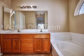 Single Family Home For Rent in Peoria, AZ (Photo 8 of 10)