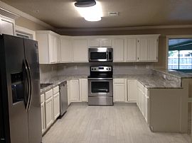 Exquisite 3 Bedroom Home in Gulfport in Gulfport, MS (Photo 10 of 11)