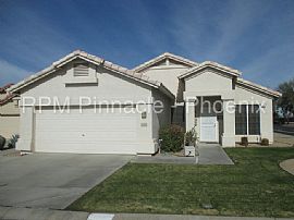 Single Family Home For Rent in Surprise, AZ
