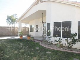 Single Family Home For Rent in Surprise, AZ (Photo 10 of 11)