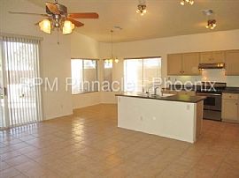 Single Family Home For Rent in Surprise, AZ (Photo 2 of 11)