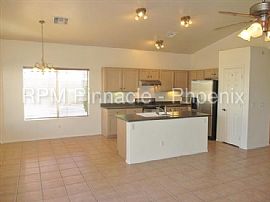 Single Family Home For Rent in Surprise, AZ (Photo 3 of 11)