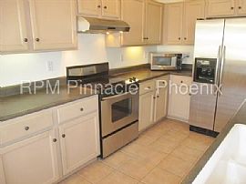 Single Family Home For Rent in Surprise, AZ (Photo 6 of 11)