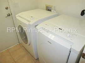 Single Family Home For Rent in Surprise, AZ (Photo 8 of 11)