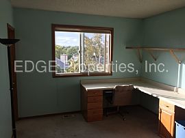 Single Family Home For Rent in Aurora, CO (Photo 4 of 12)