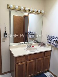 Single Family Home For Rent in Aurora, CO (Photo 8 of 12)