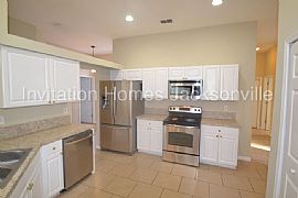 Single Family Home For Rent in Jacksonville, FL (Photo 4 of 8)