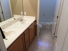 Single Family Home For Rent in Chandler, AZ (Photo 4 of 6)