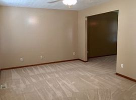 Comfortable 4 Bedroom Home in Wyoming, MI (Photo 2 of 12)