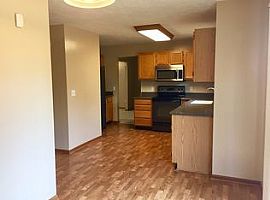 Comfortable 4 Bedroom Home in Wyoming, MI (Photo 3 of 12)