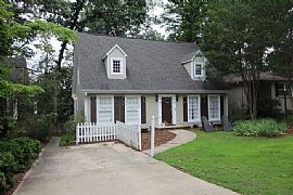 Single Family Home For Rent in Homewood, AL