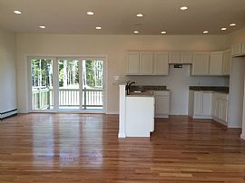 3 Bedroom Home in Excellent Condition in Scarborough, ME (Photo 2 of 10)