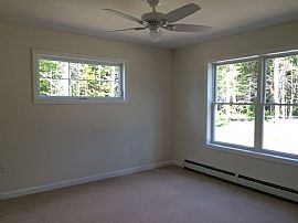 3 Bedroom Home in Excellent Condition in Scarborough, ME (Photo 4 of 10)