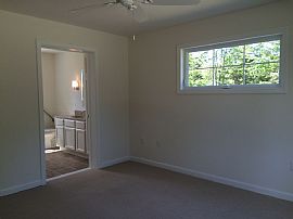 3 Bedroom Home in Excellent Condition in Scarborough, ME (Photo 5 of 10)