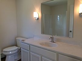 3 Bedroom Home in Excellent Condition in Scarborough, ME (Photo 7 of 10)