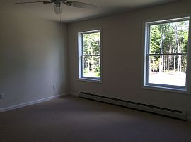 3 Bedroom Home in Excellent Condition in Scarborough, ME (Photo 8 of 10)