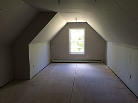 3 Bedroom Home in Excellent Condition in Scarborough, ME (Photo 9 of 10)