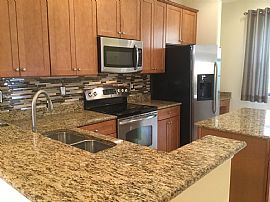 2 Beds 2.5 Bath in Fort Myers, FL (Photo 5 of 11)