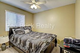 Single Family Home For Rent in Gilbert, AZ (Photo 4 of 9)
