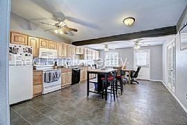 Single Family Home For Rent in Gilbert, AZ (Photo 8 of 9)