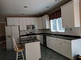 Elegant 4 Bedroom Apartment Available in Shrewsbury, MA (Photo 11 of 12)