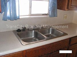 Single Family Home For Rent in Mesa, AZ (Photo 3 of 4)