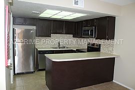 Single Family Home For Rent in Tempe, AZ (Photo 2 of 5)