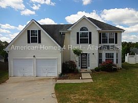 Single Family Home For Rent in Snellville, GA