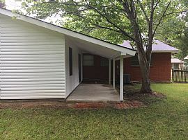 Cute 3 Bedroom Home Available in Alexandria, LA (Photo 10 of 11)
