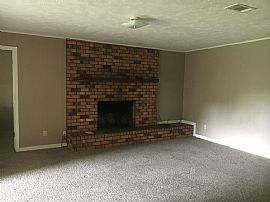 Cute 3 Bedroom Home Available in Alexandria, LA (Photo 2 of 11)