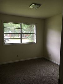 Cute 3 Bedroom Home Available in Alexandria, LA (Photo 8 of 11)