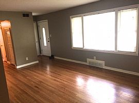 4 Bedroom Home Available in Mission, KS (Photo 3 of 11)