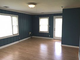 4 Bedroom Home Available in Mission, KS (Photo 4 of 11)