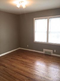 4 Bedroom Home Available in Mission, KS (Photo 5 of 11)