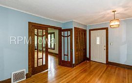 Single Family Home For Rent in Des Moines, IA (Photo 2 of 6)