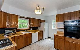 Single Family Home For Rent in Des Moines, IA (Photo 4 of 6)