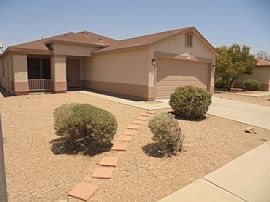 Single Family Home For Rent in El Mirage, AZ (Photo 2 of 12)